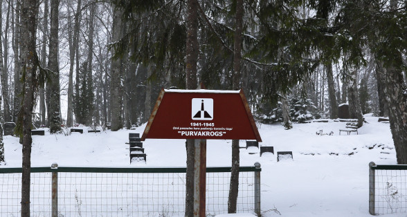 Padomju okupācijas karaspēka masu apbedījums “Purvakrogs’’ lielceļa maliņā pie Brocēniem