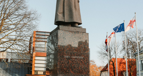 Akmens okupeklis Jānis Fabriciuss Ventspilī